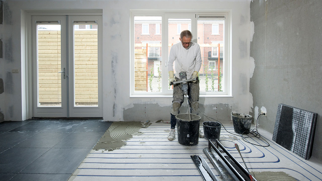 vloerverwarming-frezen-in-beton-hero-afbeelding